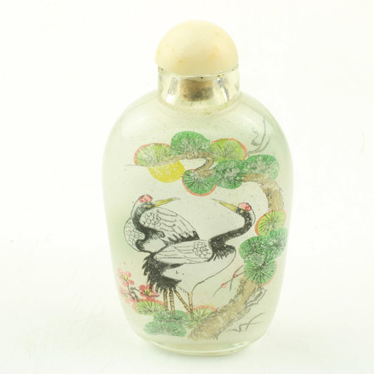 Kinesisk snusflaske af mundblæst, slebet og poleret glas med billede af henholdsvis en og to traner