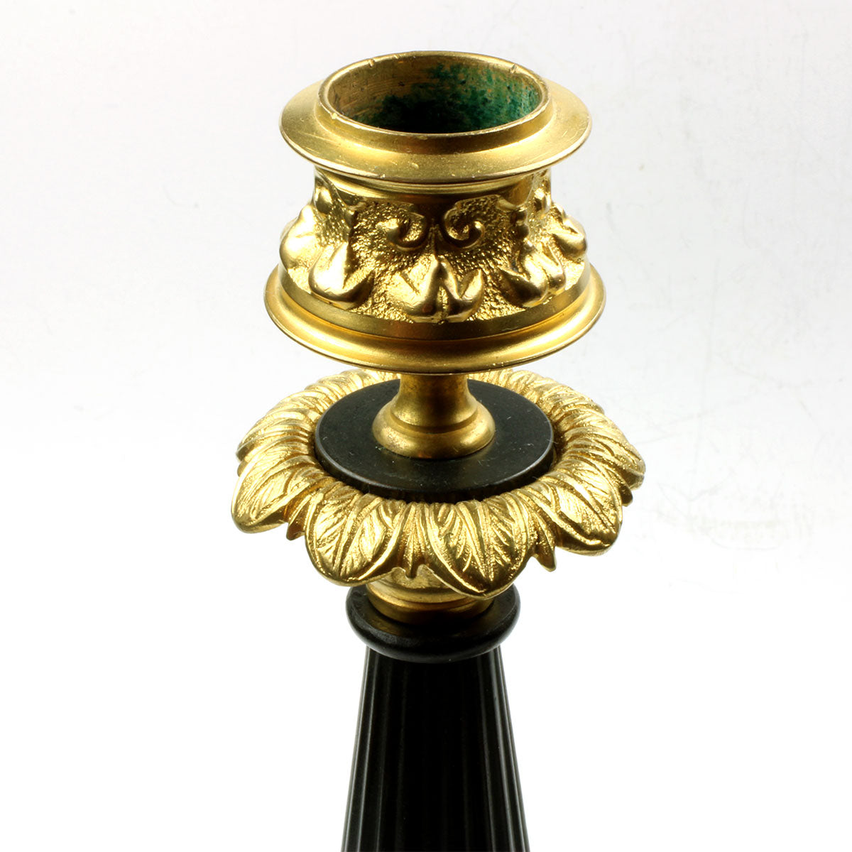Louis Philippe lysestager af forgyldt og sort patineret bronze