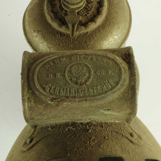 Original karbid cykellygte fra ca. 1940 indeholder karbid