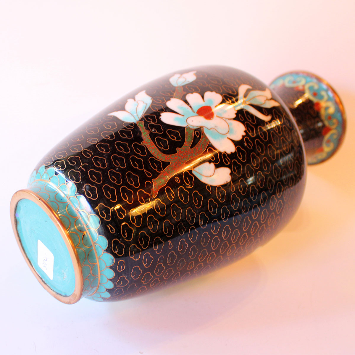 Kinesisk cloisonne vase med motiv af flyvende fugl
