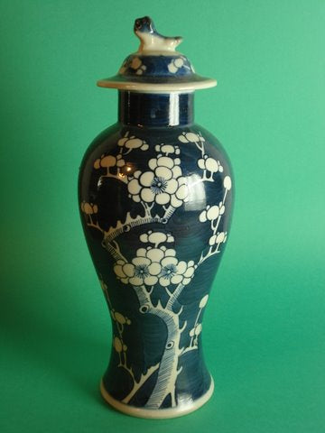 Lav Vase - Antikbutik hos Auktion-Antik.dk. Kinesisk lav vase ca. 1910. Højde ca. 30 cm