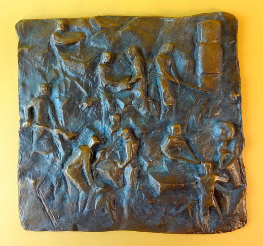 Bronze relief forestillende processerne på et bronzestøberi