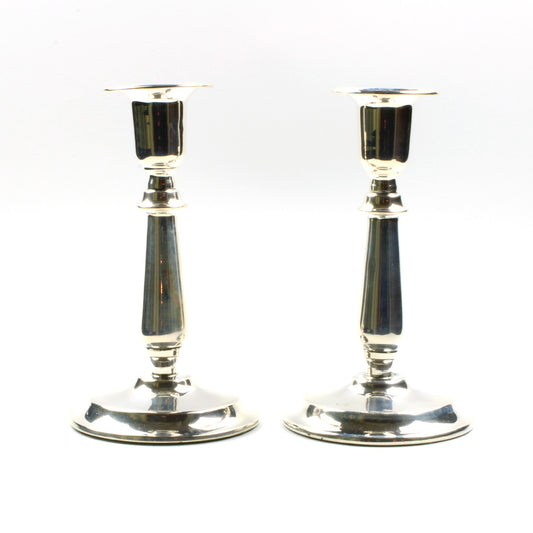 Et par velholdte lysestager af sølv fra Grann & Laglye