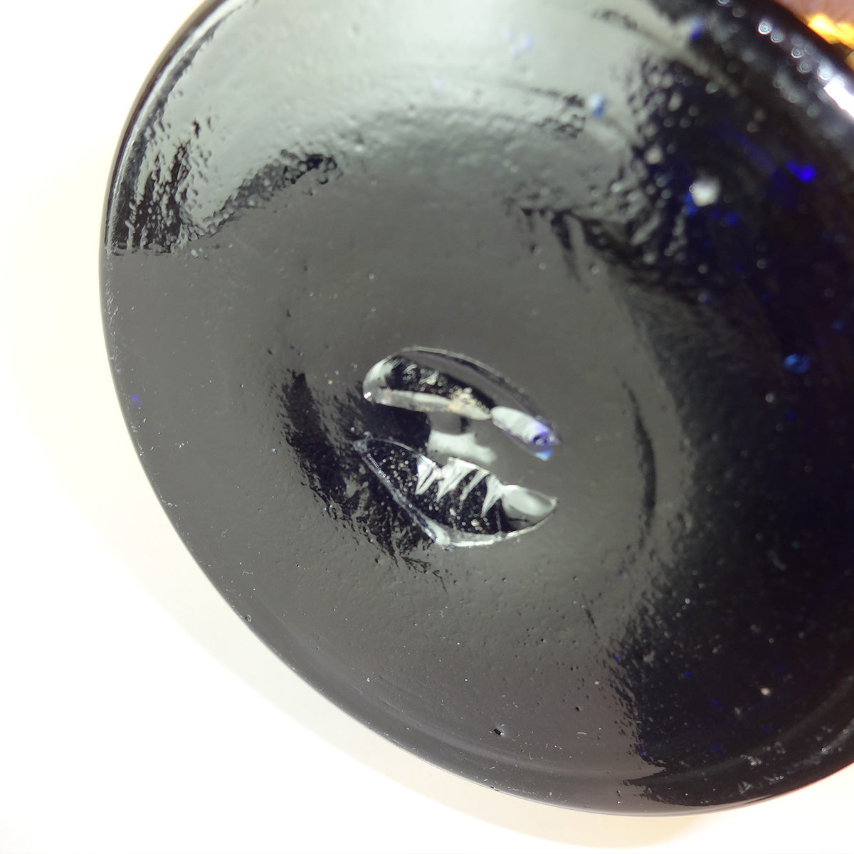 Russisk karaffel med gulddekorationer og portræt