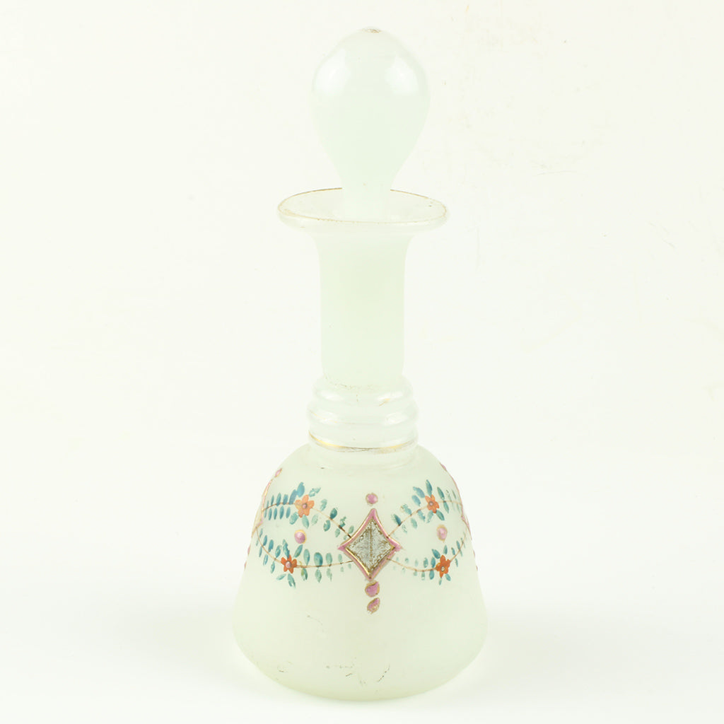 lille parfumeflakon af opal glas med påmalet emalje blomster