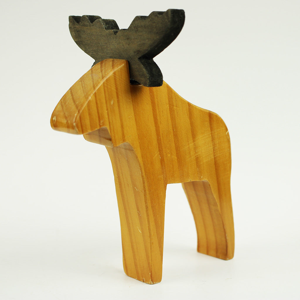 Figur af udskåret træ forestillende elg af ukendt designer