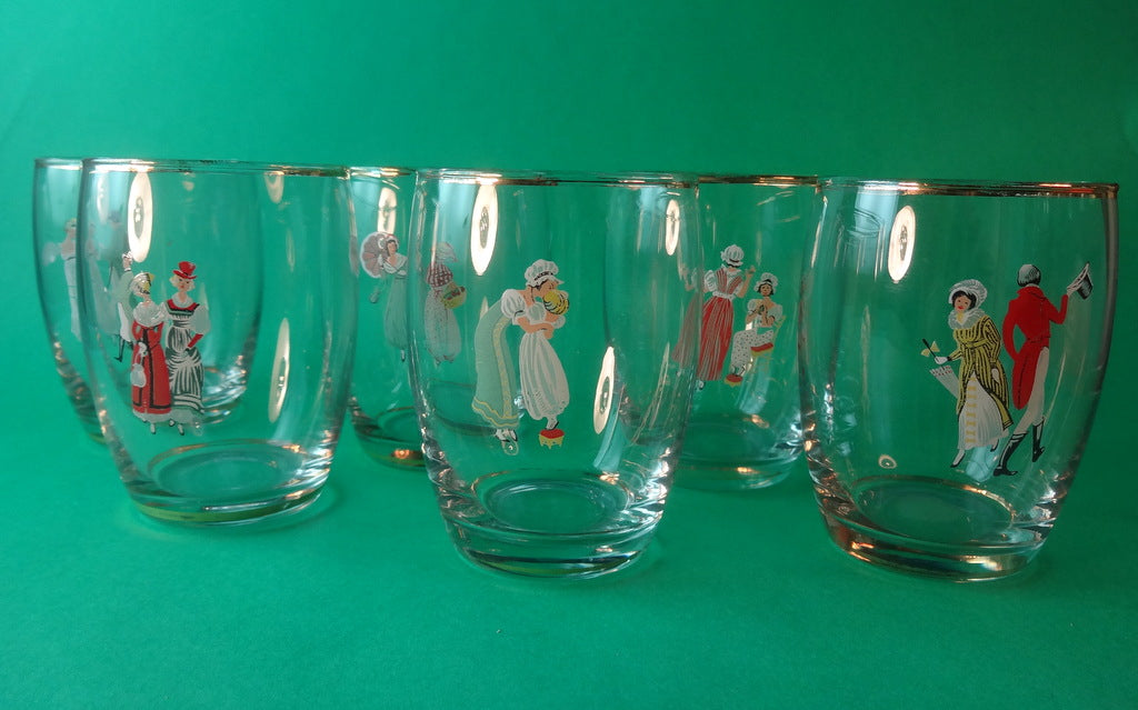 Seks små sodavandsglas med motiver, af elegante personer.