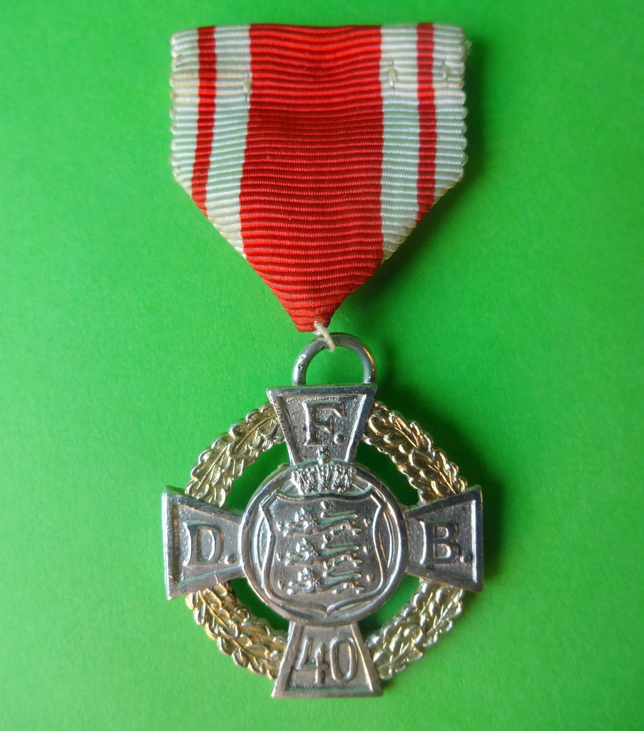 Medalje for DFB 40 års jubelæum, delvist forgyldt sølv eller sølvplet fra Edragsted.