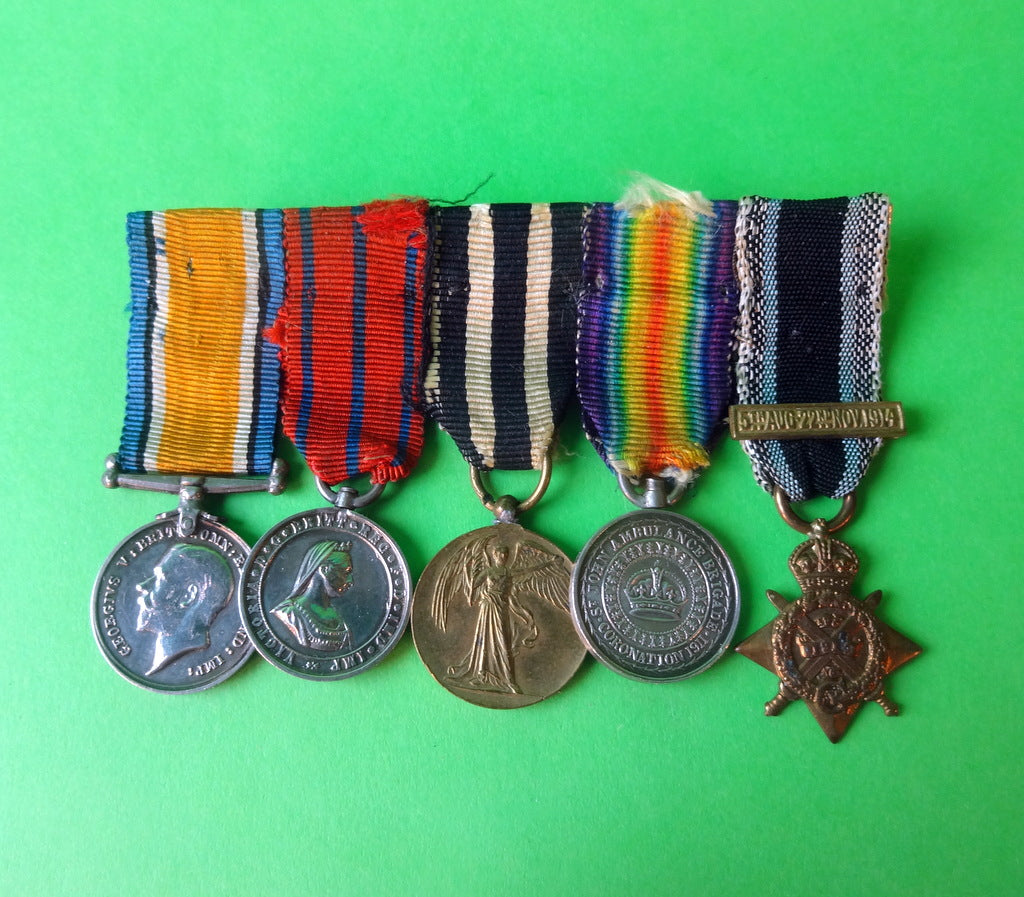 Ordensbånd med fem engelske medaljer, i 1. Verdenskrig.