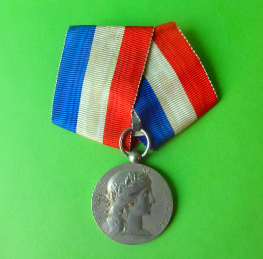 Fortjenestesmedalje i sølv, original montering.