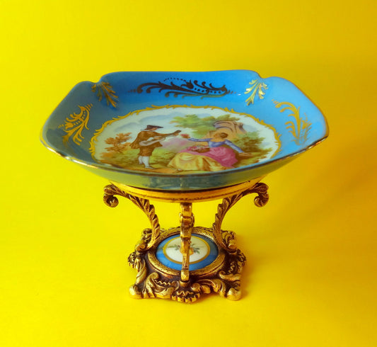 Sevres bordskål af porcelæn, monteret med forgyldt bronze