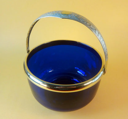Sukkerskål af blåt glas, mundblæst og kugleslebet