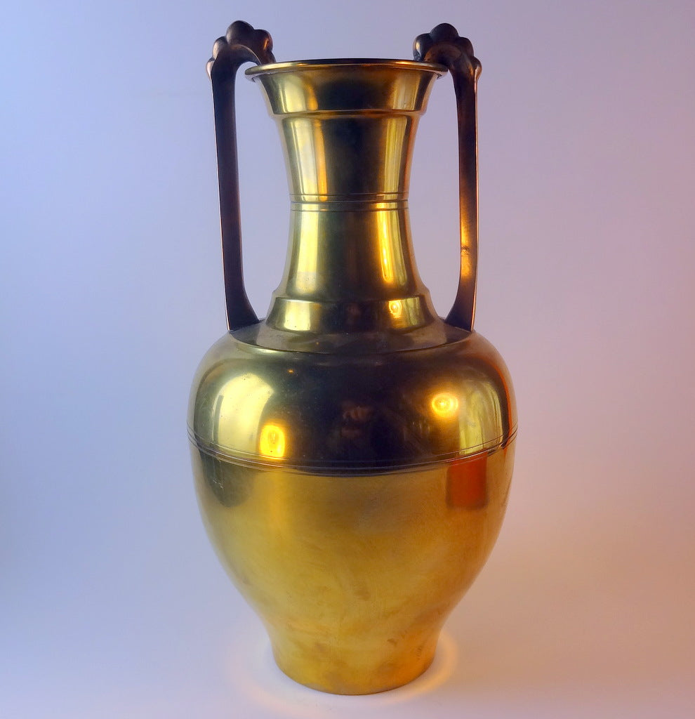 Vase af bronze, i bund stemplet Nordisk Malm