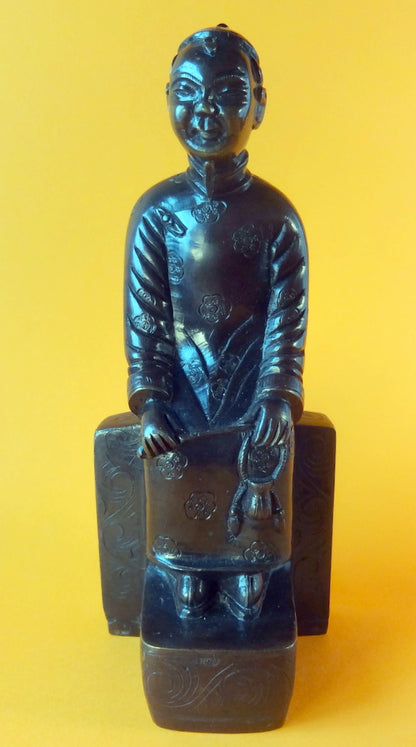 Bronze figur antagelig fra Kina forestillende elev/lærer