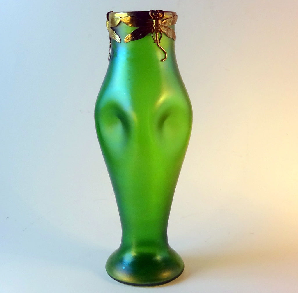 Antagelig fransk vase i art nouveau stil. Mundblæst glas