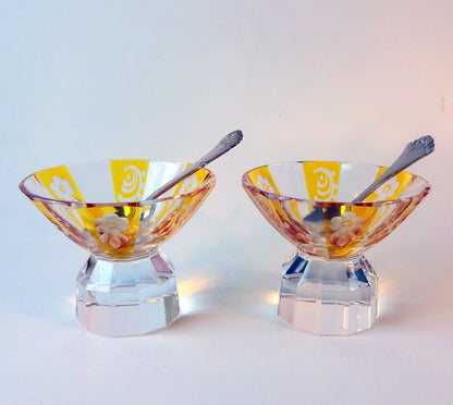 To saltkar af bömisk krystal med overfang af gult glas