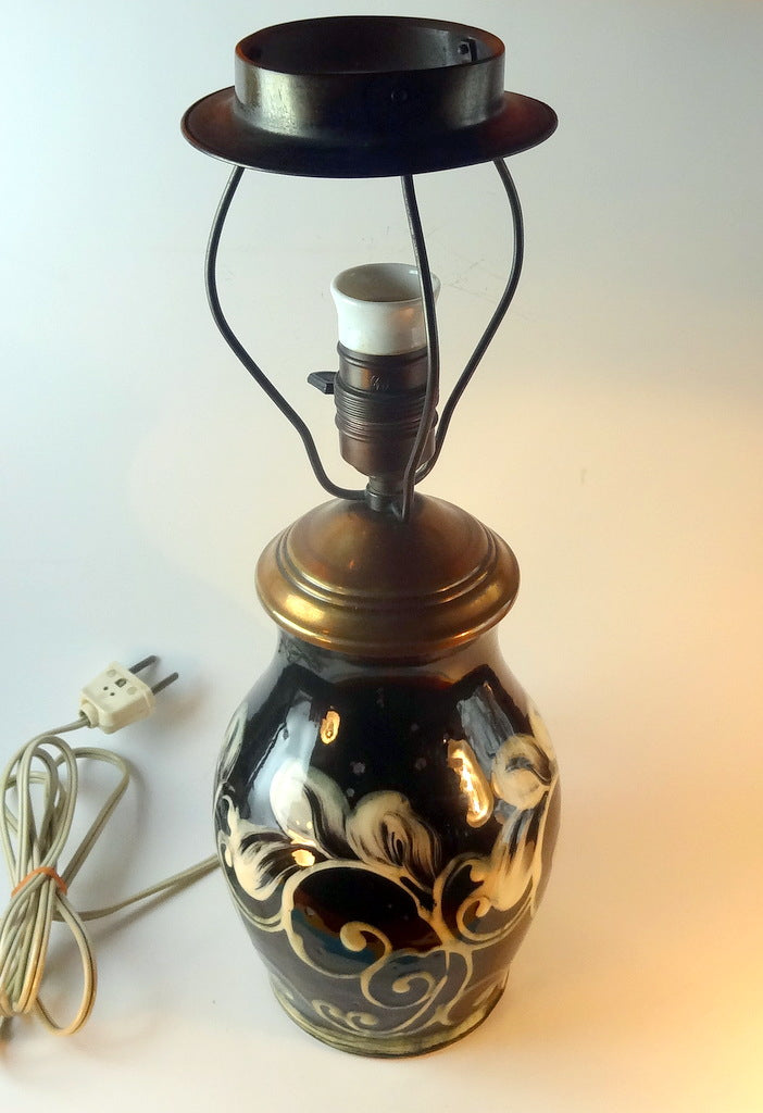 Bordlampe af Humlebæk Keramik, udført med kohornsbemaling