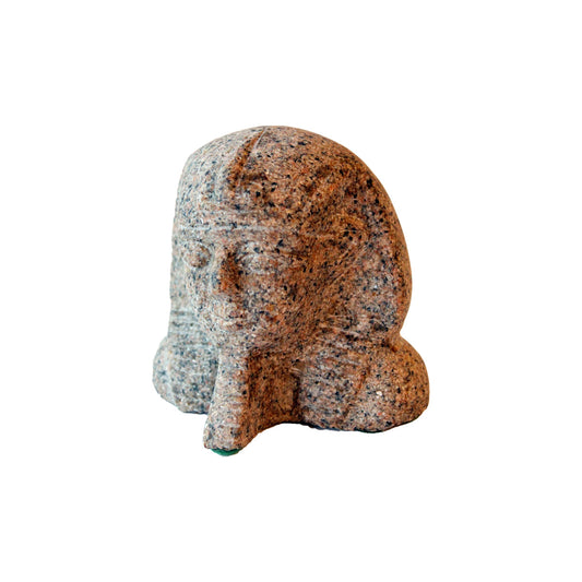 Farao udskåret af sten/kunststen af sort og rød nistret granit