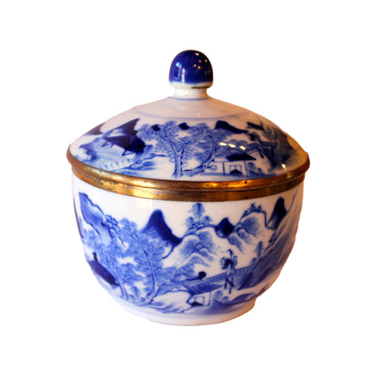 Kinesisk lågskål fra ca. 1750 med motiv i blå underglasur
