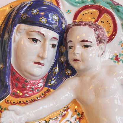 Stor fajance relief forestillende Maria med Jesus