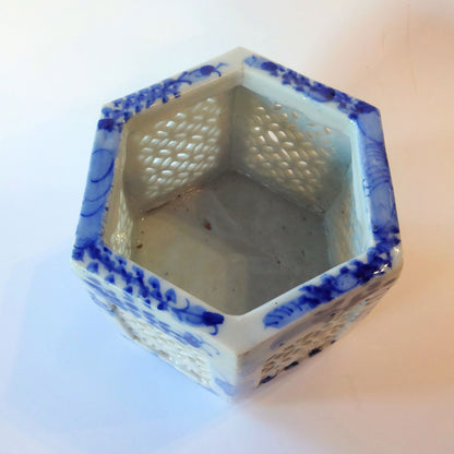 Seks-kantet røgelseskar af porcelæn med blå blomstermotiver
