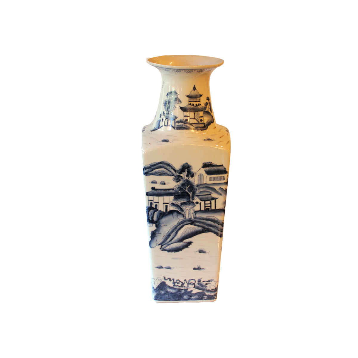 Antik kinesisk vase i firkantet form med motiv af land med
